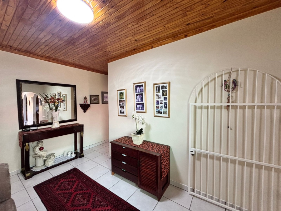 5 Bedroom Property for Sale in Flamwood North West